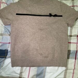 Short-Sleeve Knit Sweater with Black Bow - Taupe